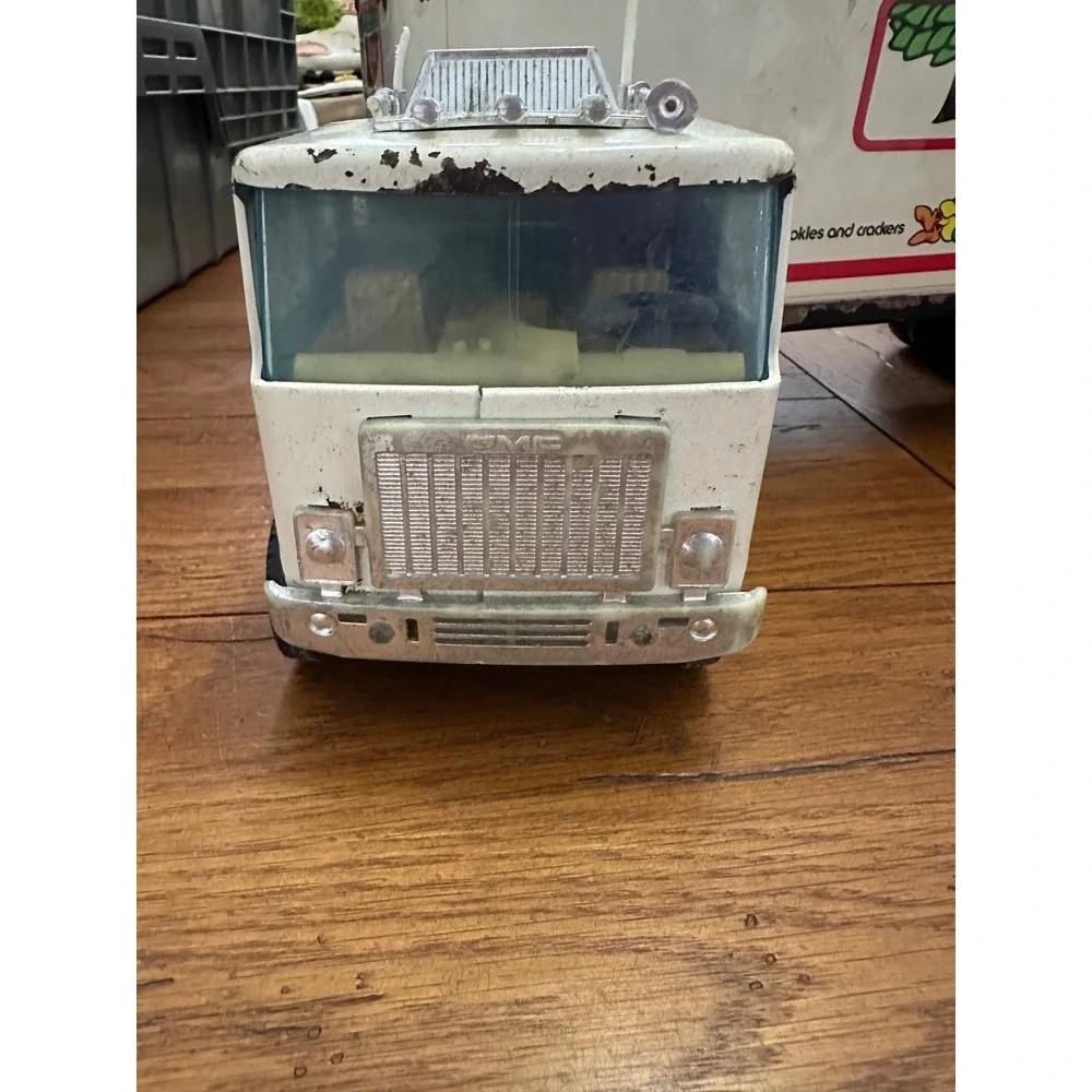 vtg keebler metal 18 wheeler‎ toy